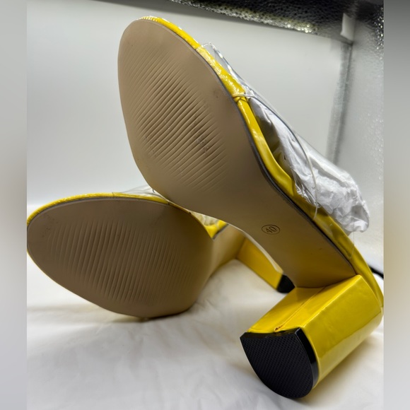 Meilikelin: Yellow Block Heel Open Toe Transparent Strap Sandals (w/o box) 8.5 - Picture 2 of 5